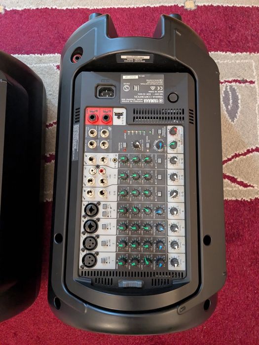 Colunas Som Yamaha Stagepas 600i + Stands + Mala de Transporte