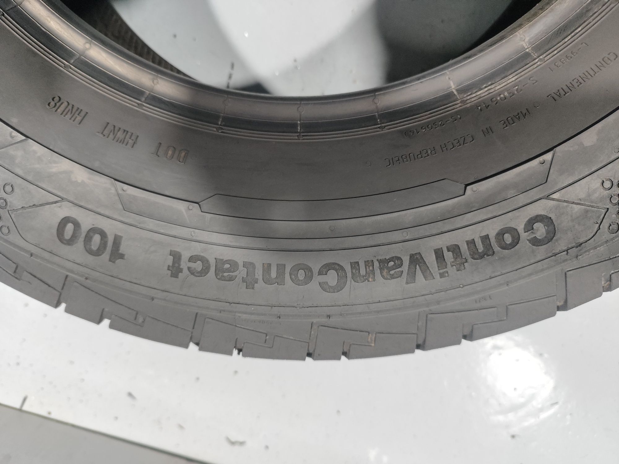 2 pneus semi novos 215-70R15 C - Continental - Oferta dos Portes