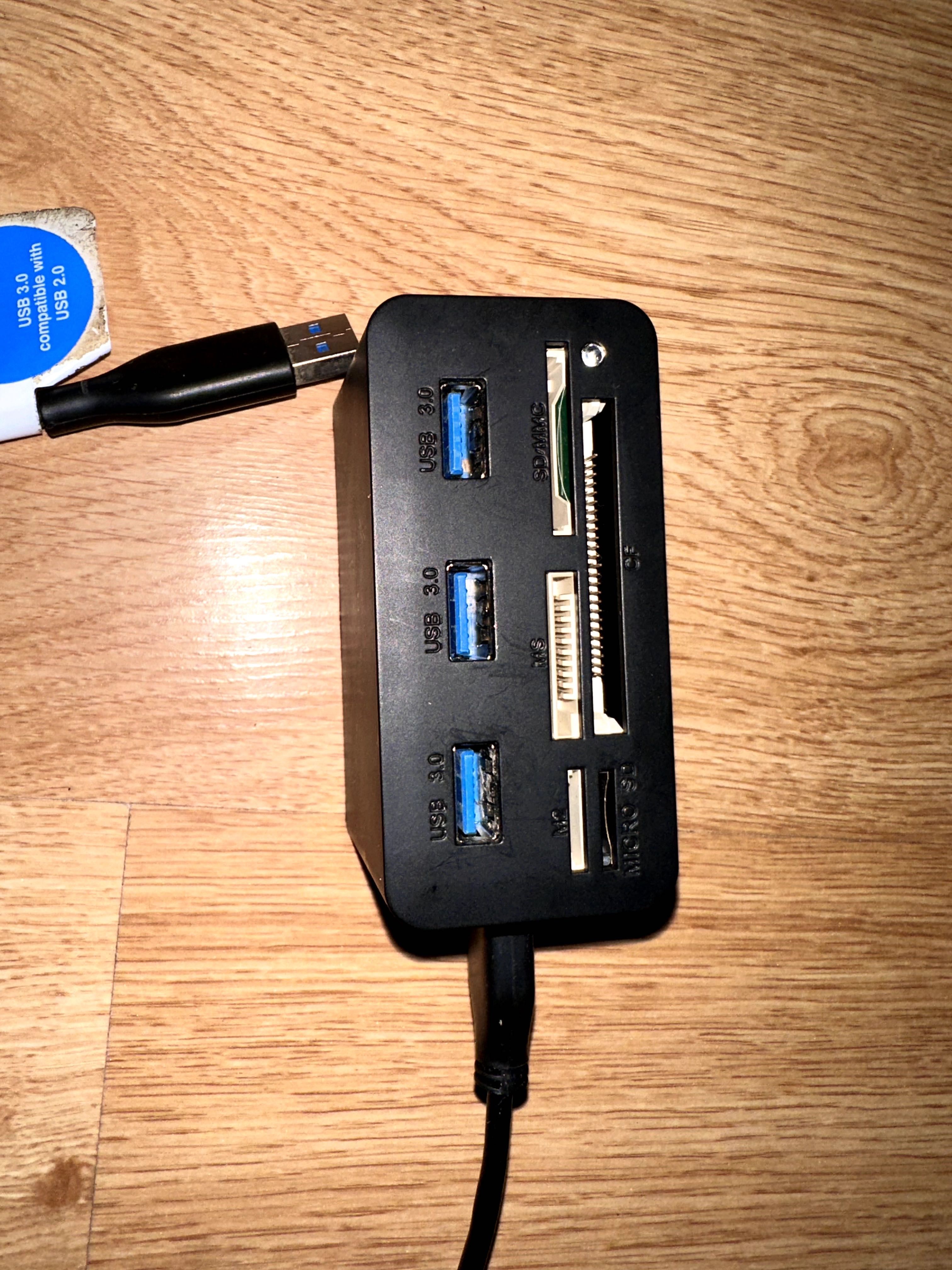 Logilink Hub 3 Portas Usb 3.0 + Leitor de Cartões