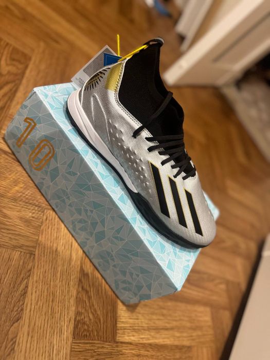 Продам сороконожки,футзалки Adidas 43р Новые