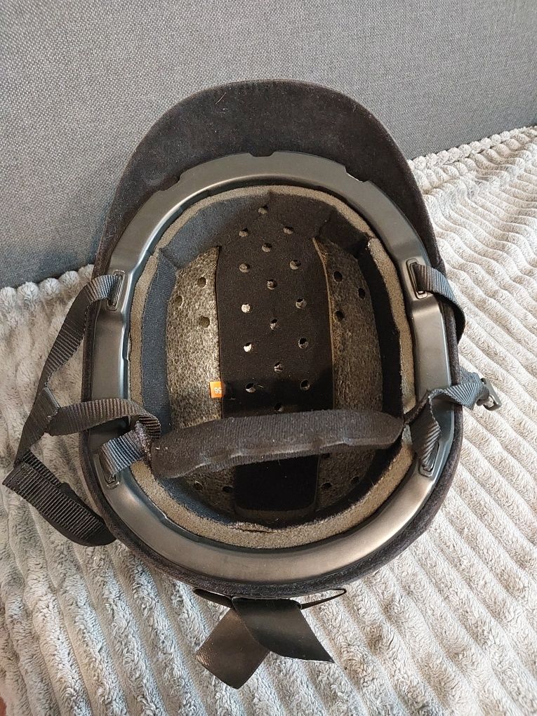 kask jeździecki firmy Fouganza