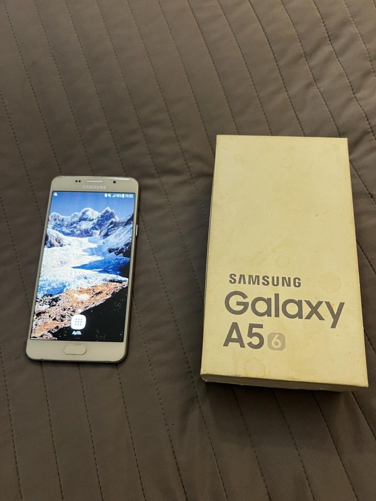 Samsung Galaxy A5 (2016) 16GB biały