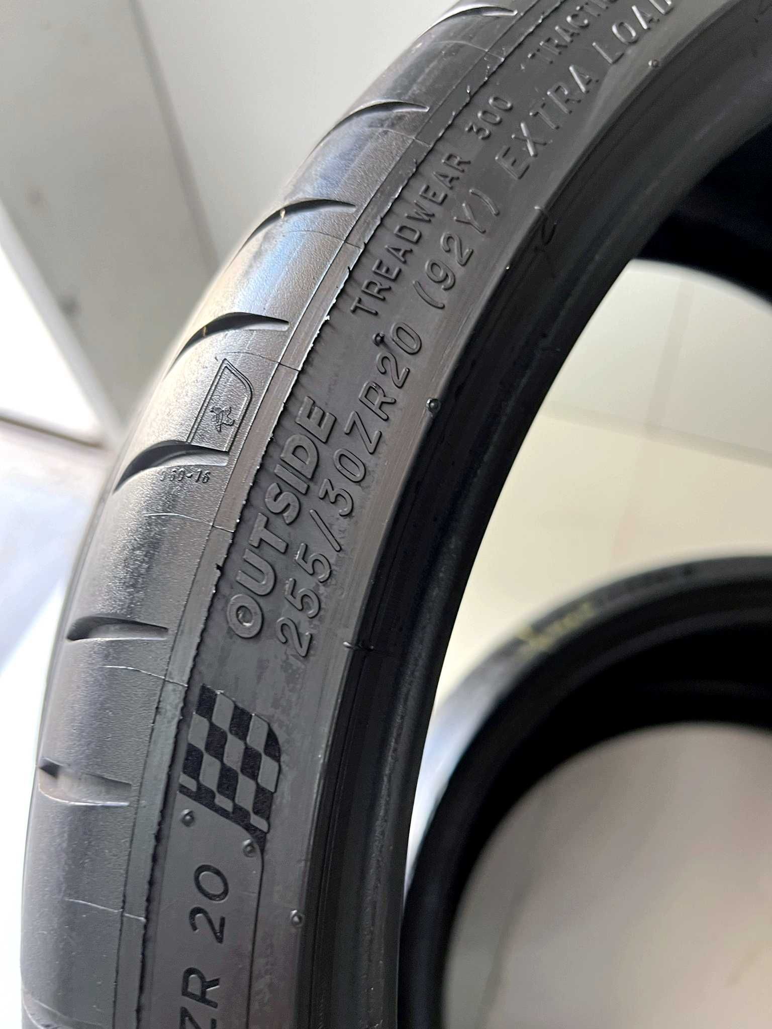 Pneus Michelin Pilot Sport 4S - 255/30/20 - Excelentes