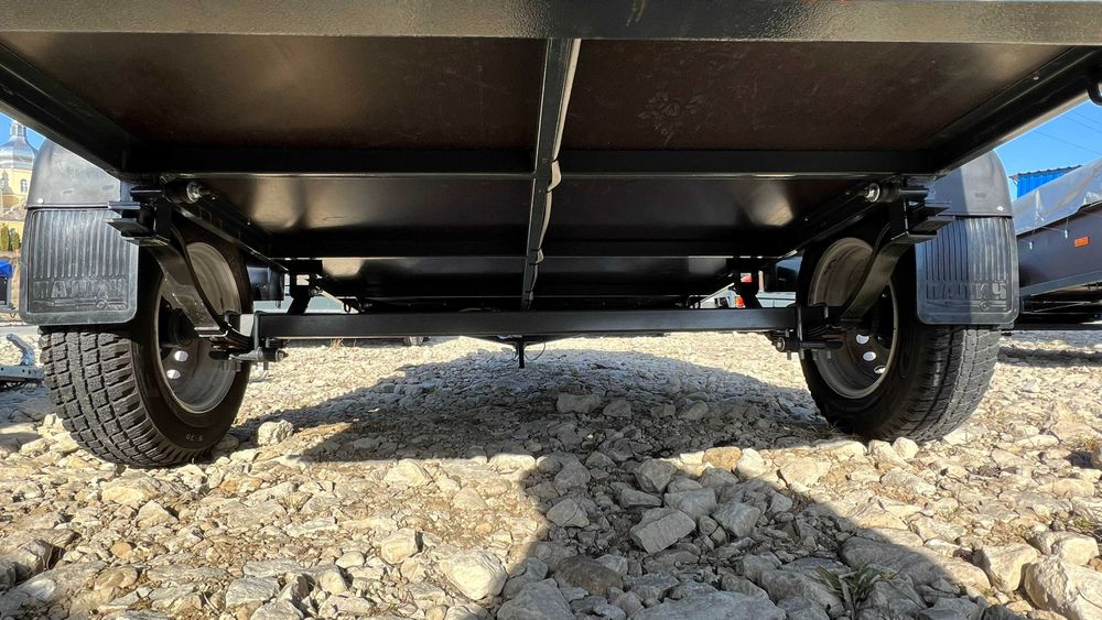 Прицеп до легкового авто : 2,15 х 1,26 м борт 60см , фанера