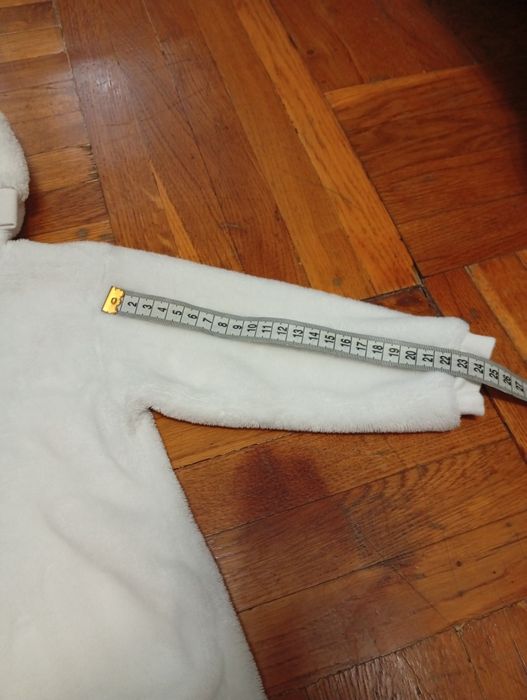 Комбінезон сніжно білого кольору з подарунком