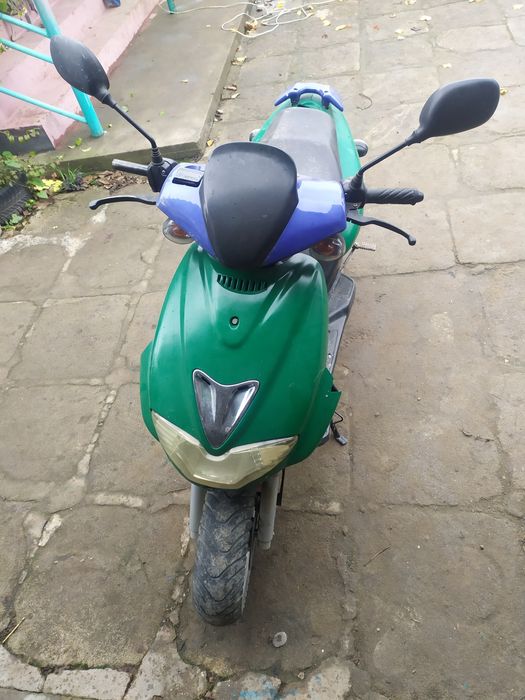 Продам скутер 4 т