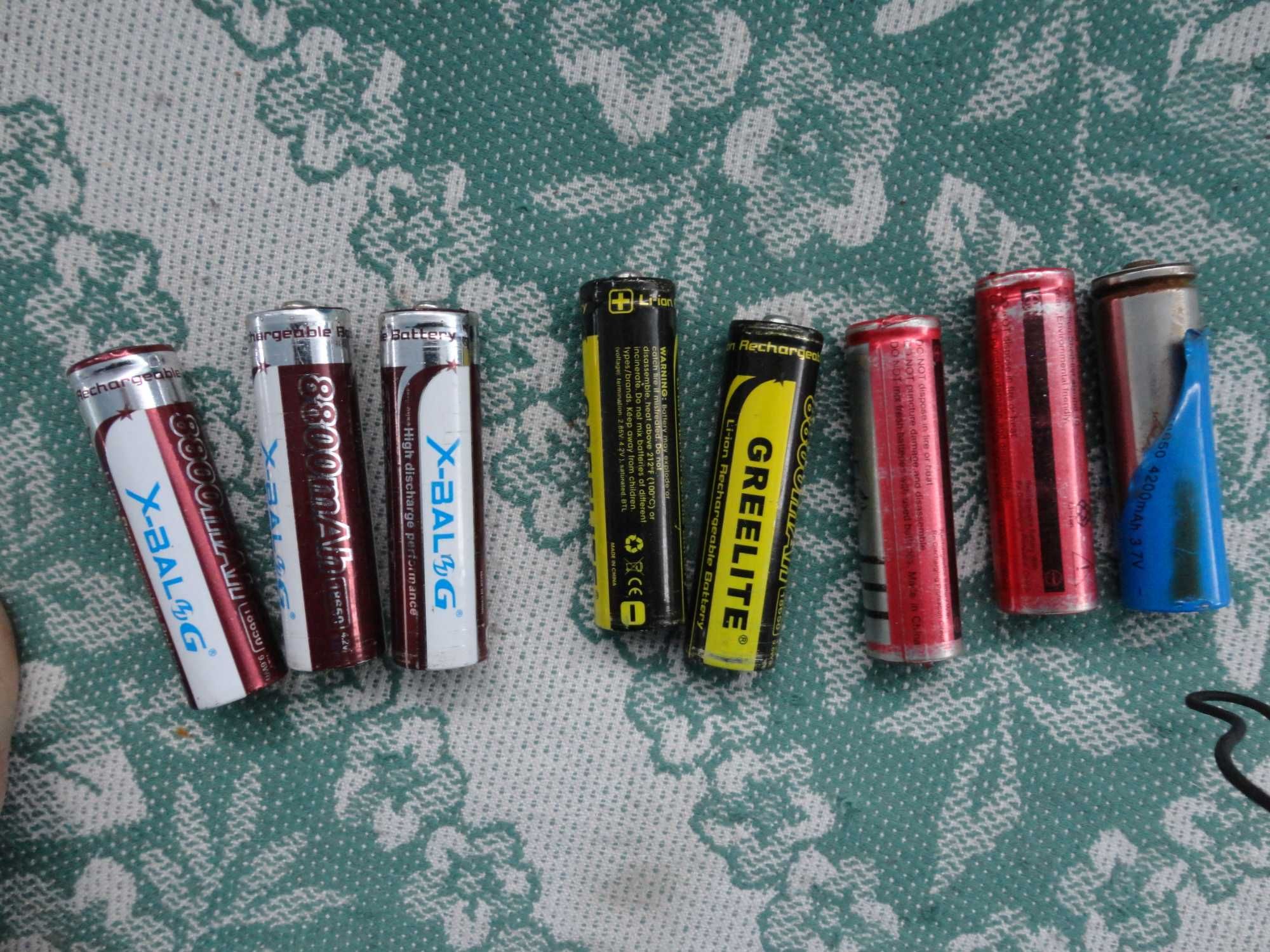 8 круглих акумуляторів до електроніки Одним лотом.