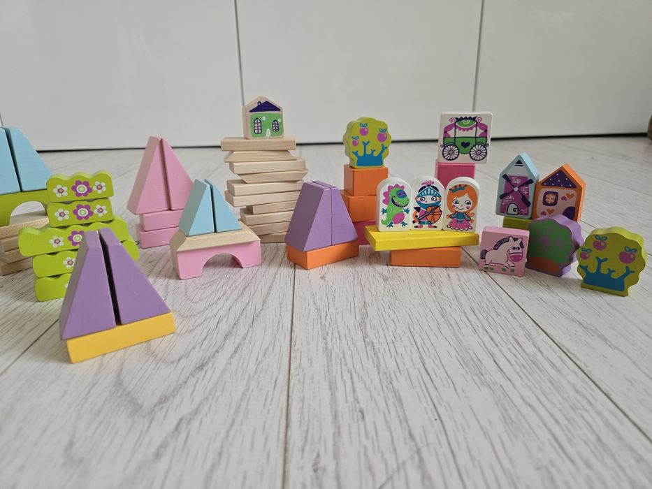 Продам дерев'яний конструктор Містечко для дівчаток