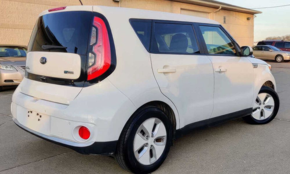 Kia Soul EV +      2015