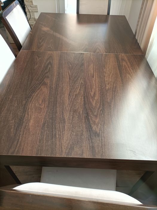 Stół rozkładany i 8 Krzeseł tapicerowanych