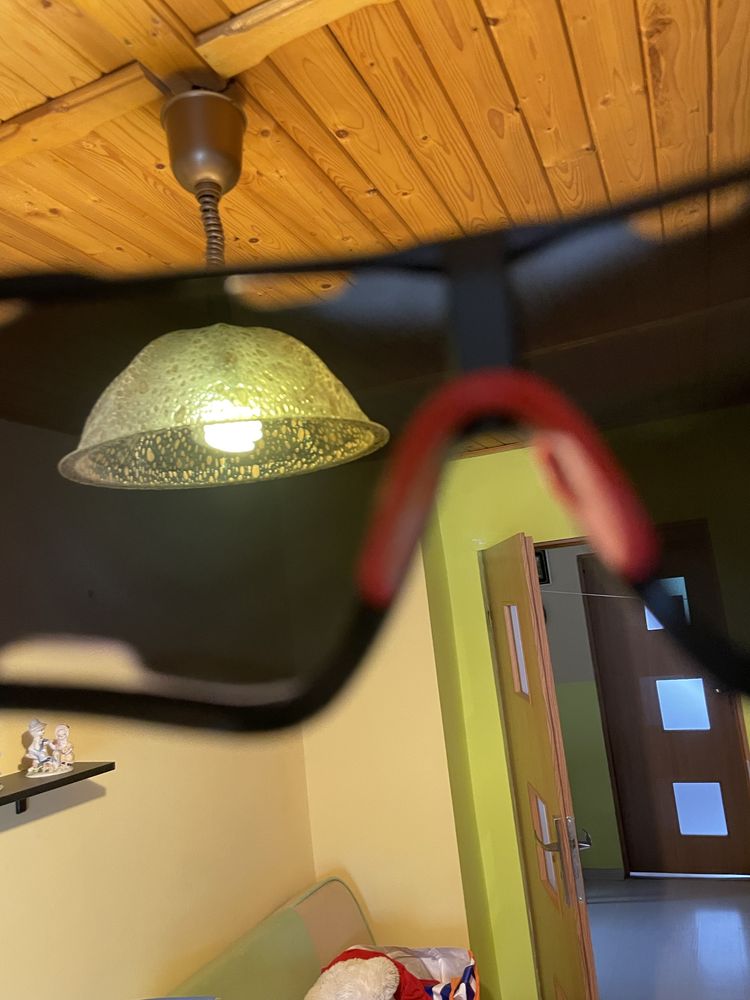 Czerwone okulary przeciwsłoneczne marki Uvex