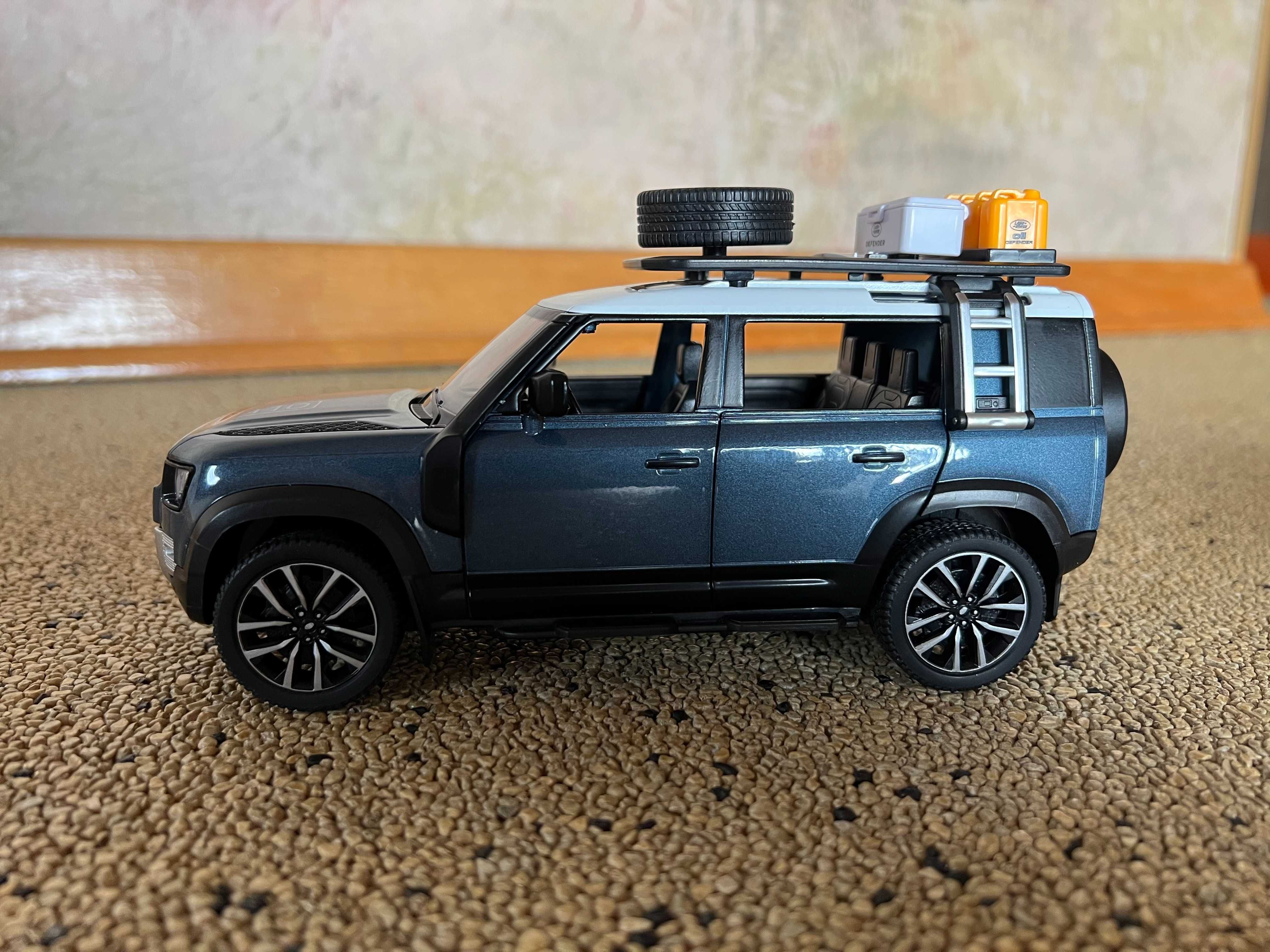 Модель машинки 1/24 - Джип Land Rover Defender металл литьё (игрушка)