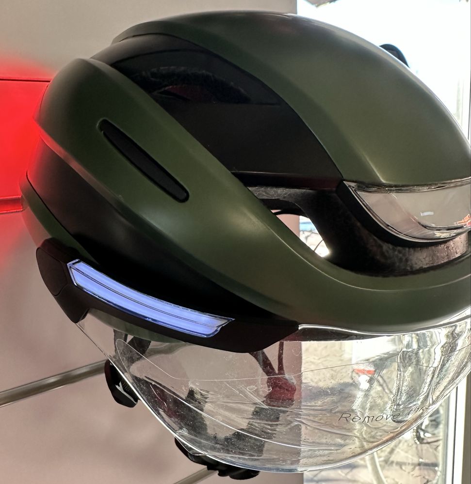 Kask rowetowy LUMOS  ULTRA led bluetooth