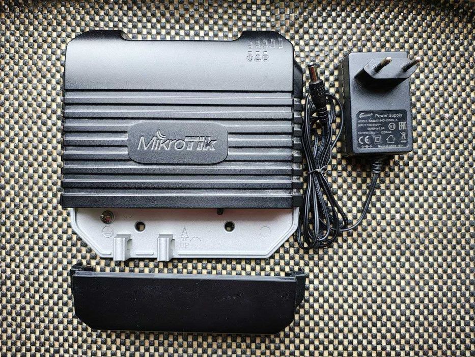 Точка доступу (автомобільна) MikroTik RBLtAP-2HnD "LtAP"