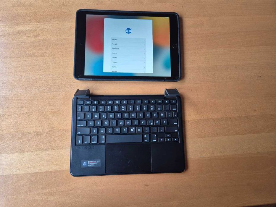 Продаю Apple iPad 8 (10,2") | 32 GB | Space Gray | + клавіатура