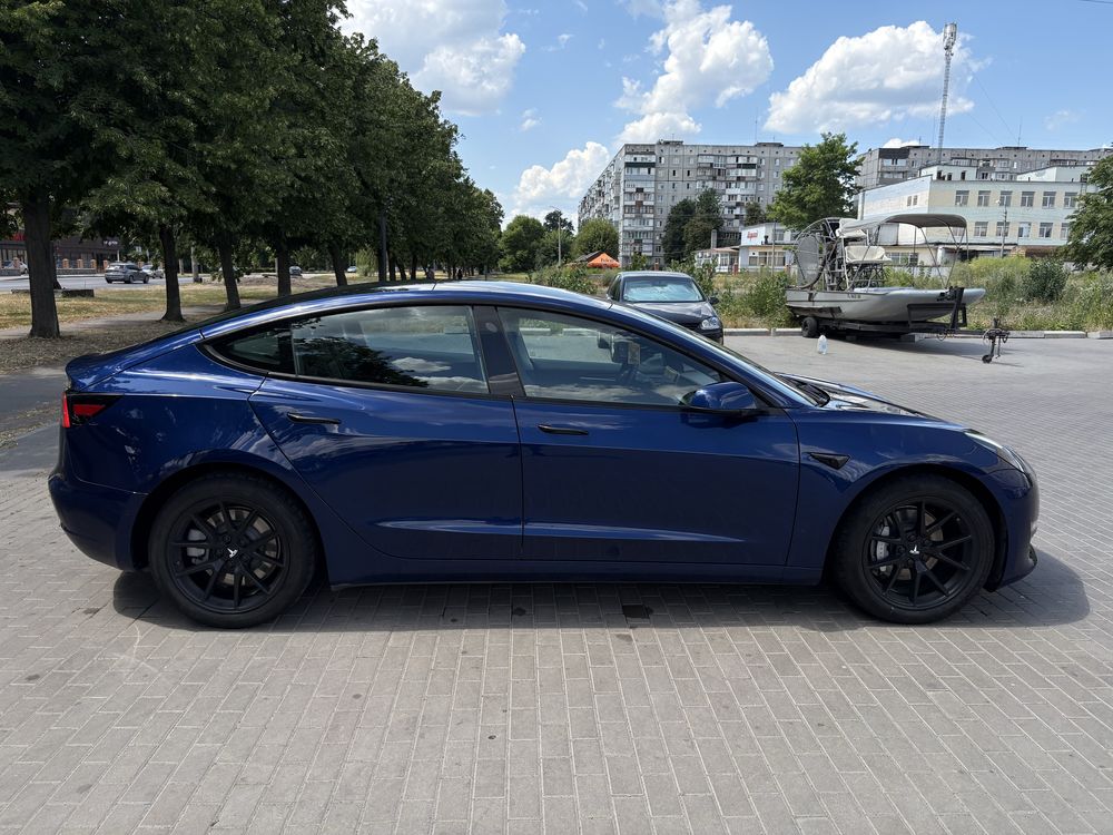 Tesla model 3 long range 82kwt 2022 рік