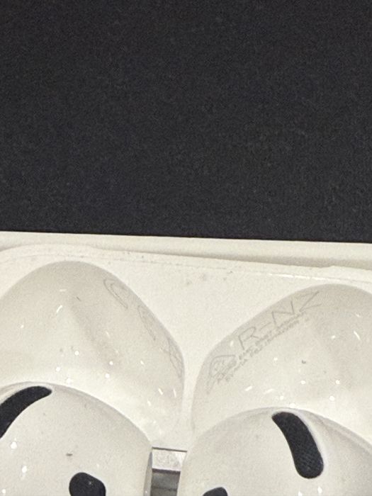 sluchawki airpods 4 anc