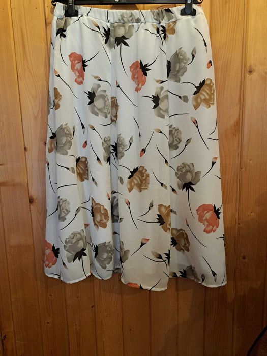 Spódnica kremowa w kwiaty