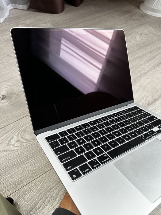 Macbook Air M3 2024 рік 100%