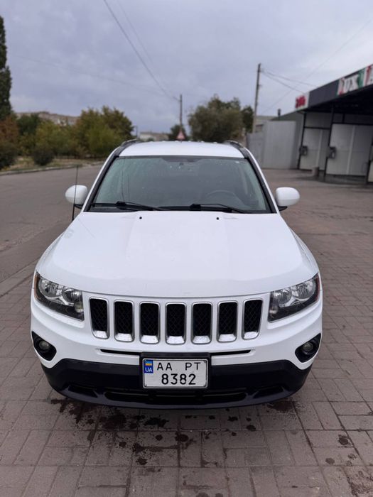 Продам джып компас 2014 года газ бензин полный привод