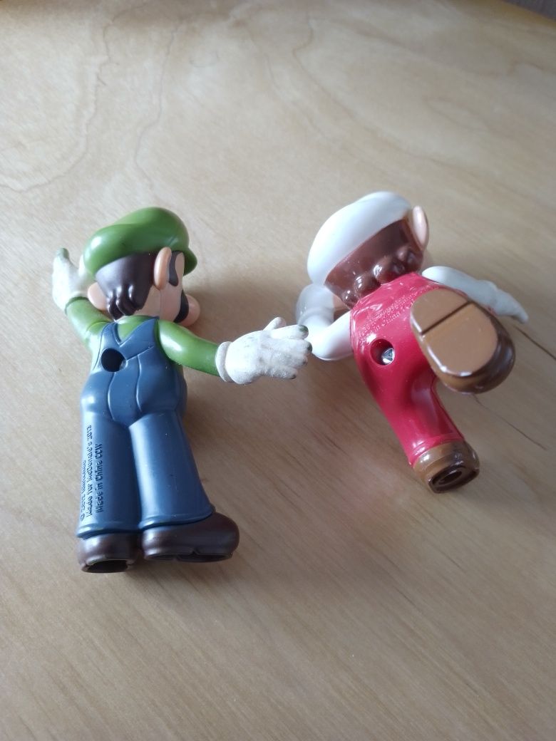 Bonecos do Mario e Luigi