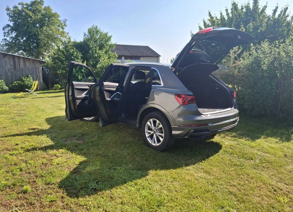 Audi Q3 Premium Plus 2021 року