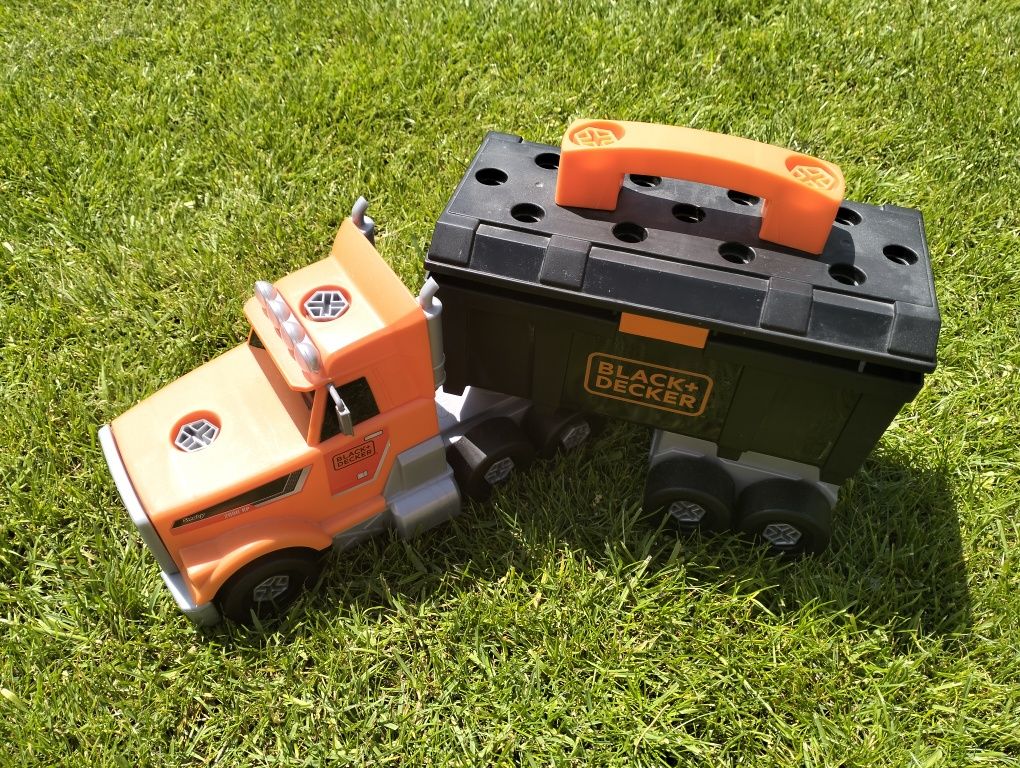 Ciężarówka z dźwigiem Black and Decker Smoby