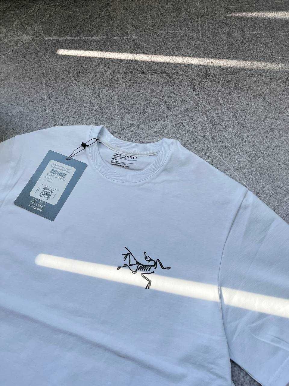 Біла футболка Arcteryx з бірками (Оверсайз)