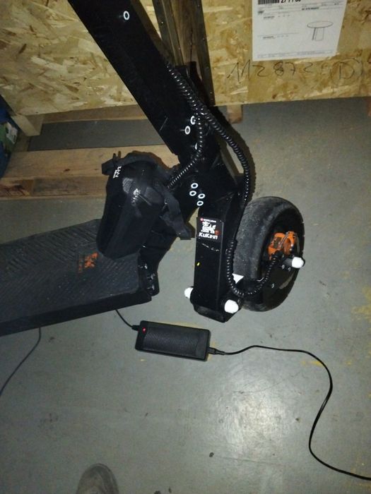 Kukirin G4 black and white