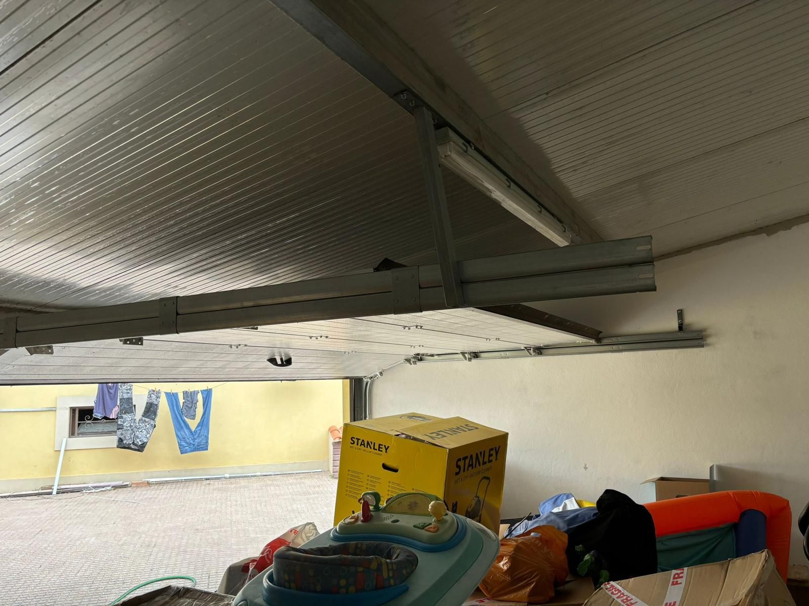 Portão de garagem.
