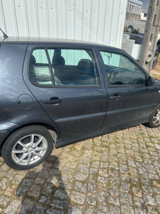 VW POLO cinzento