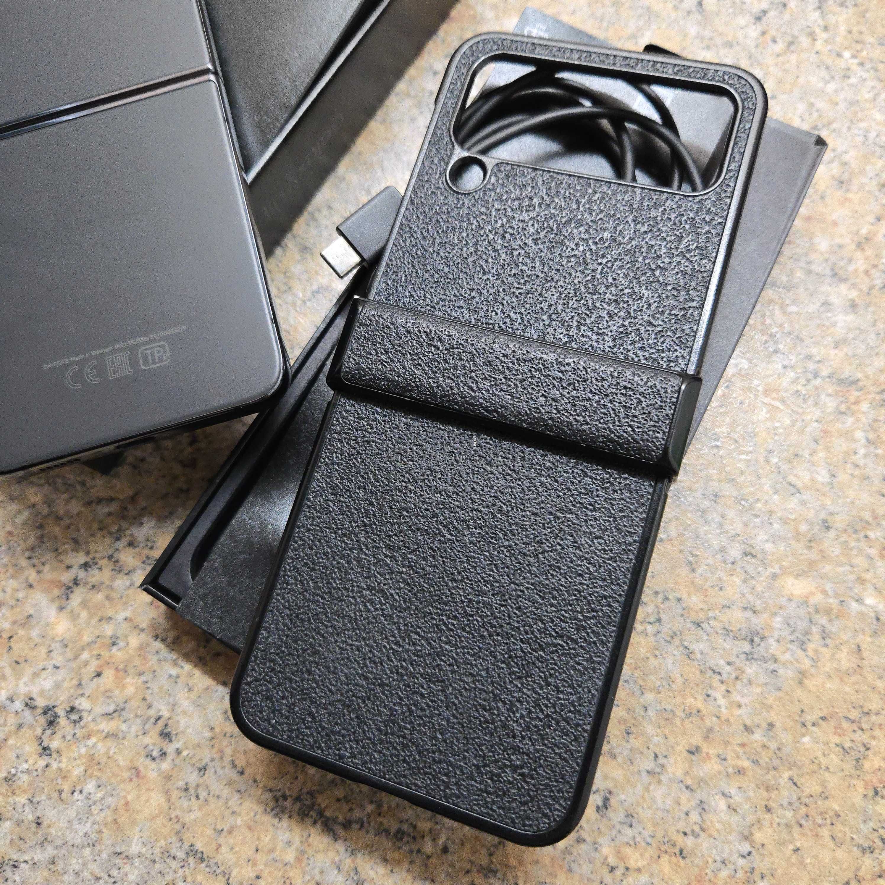 Samsung Galaxy Z Flip 4 8/128gb в ідеальному стані, як новий