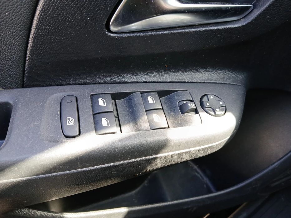 Comando / botão / interruptor vidros frente esquerdo OPEL Corsa F