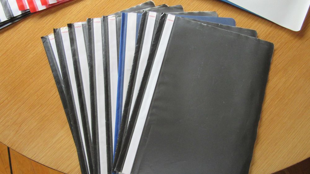 Conjunto de 30 capas  LEITZ Pasta de plástico Standard, A4 **NOVAS**