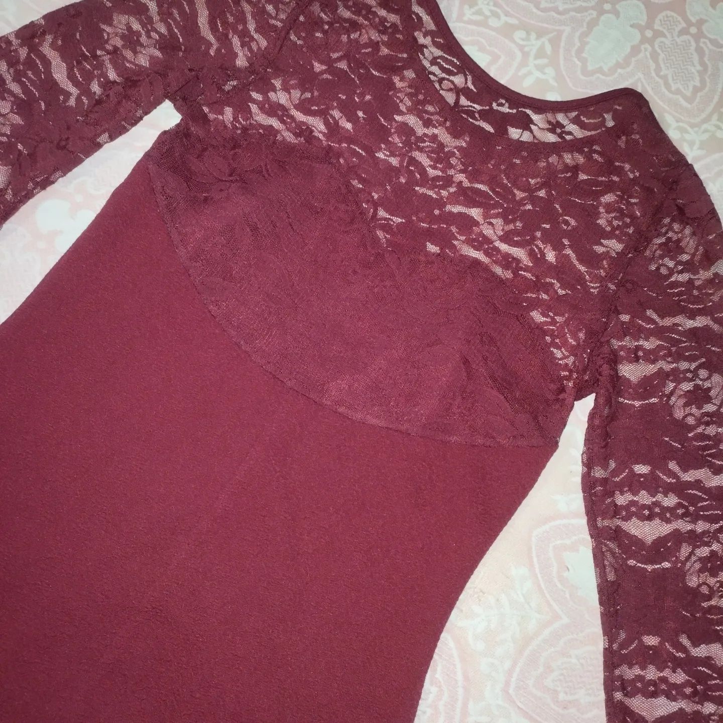 Vestido bordo rendado