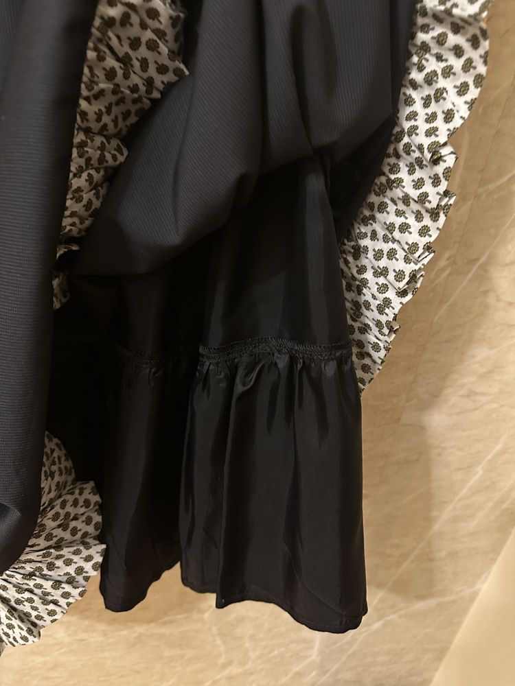 Klasyczna czarna sukienka rozkloszowana simple 38/M