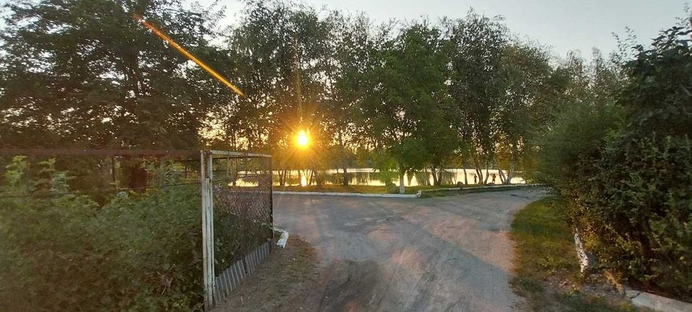 Продам будинок зі своїм берегом.