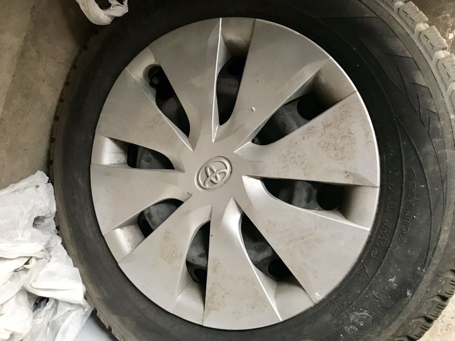 Продам зимнею резину. 195/65 R 15 Nordman RS с дисками и колпаками.