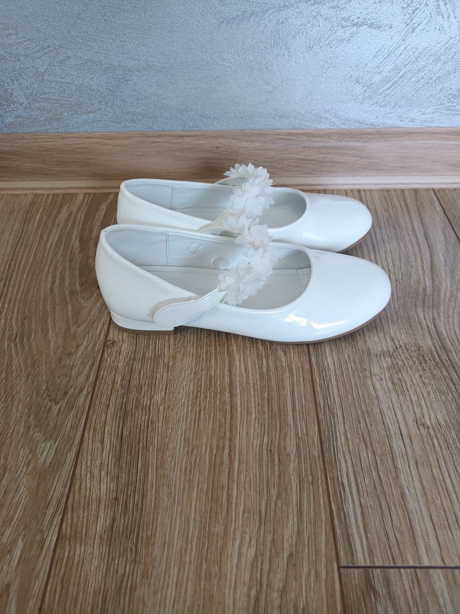 Buty do Komunii dla dziewczynki