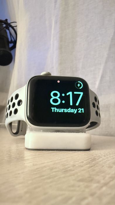 Apple Watch універсальна зарядна станція