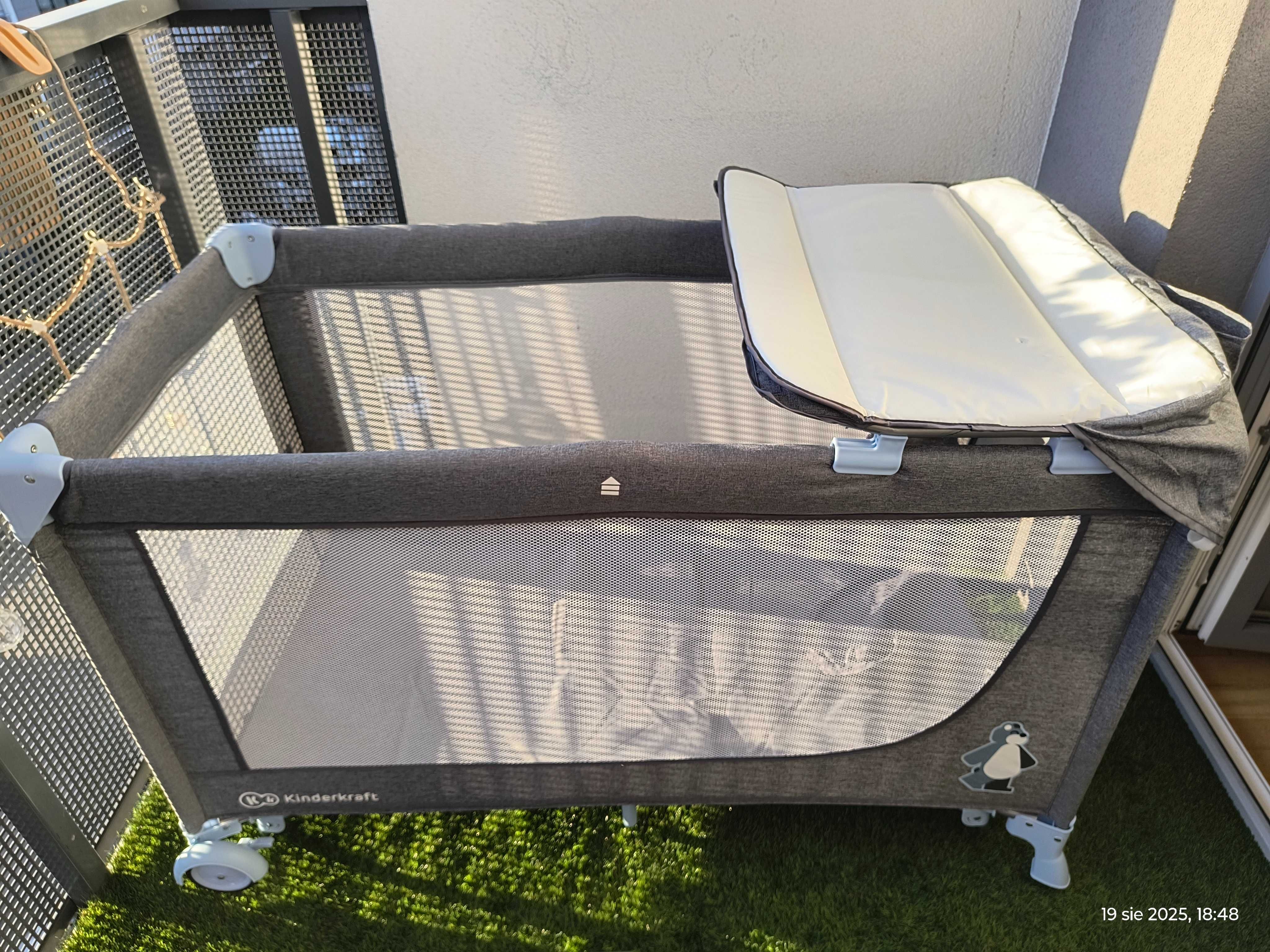 Łóżeczko turystyczne Kindercraft joy z płozami (funkcja kołyski)