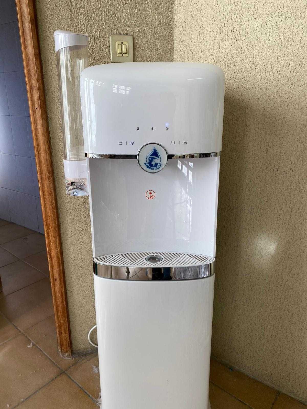 Máquina de Água com quente e fria com filtragem