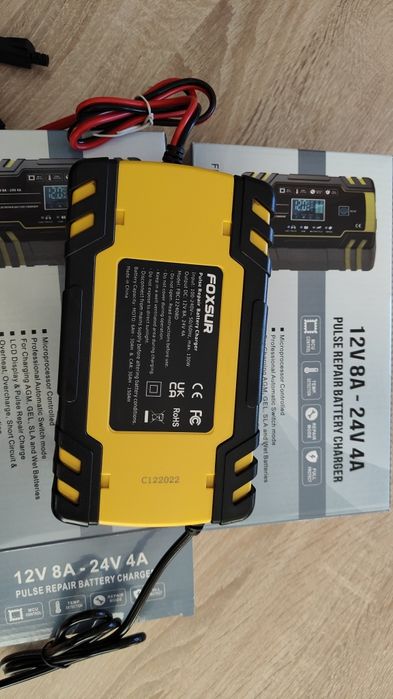 Зарядний пристрій для акумуляторів 12В - 24В 8А