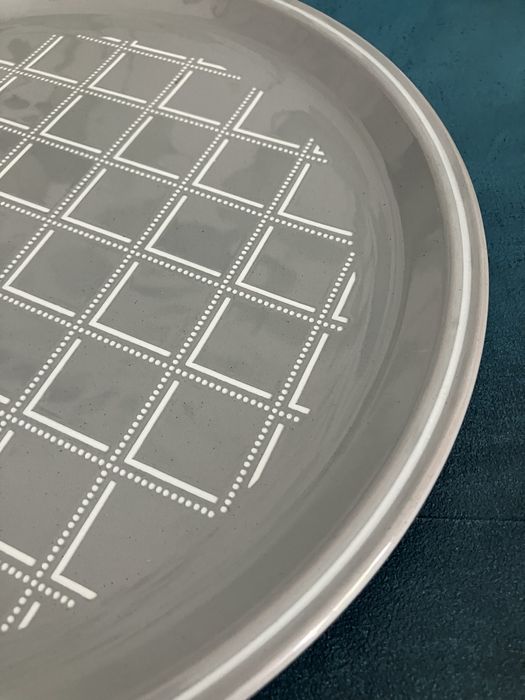 Talerze porcelanowe plaskie szaro-bialy wzor sred.26 cm  kpl