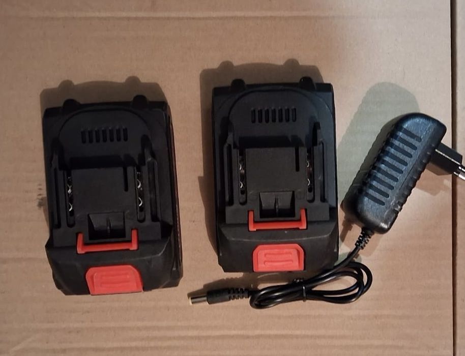 4 Akumulatory 2x ładowarka, złącze typ makita 18v