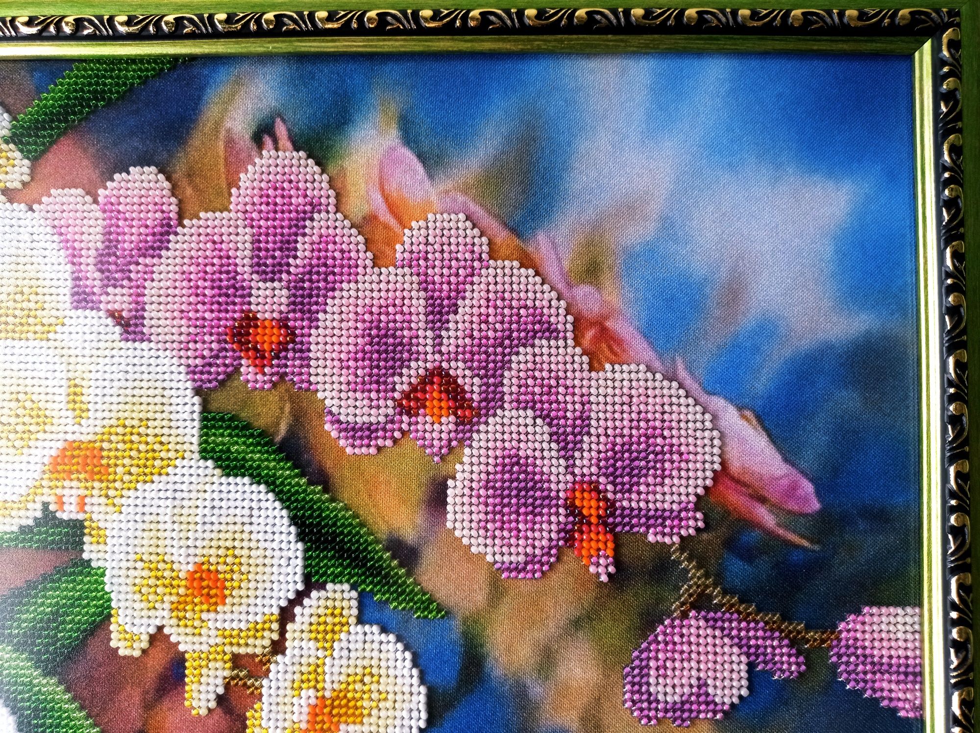 Картина "Орхідеї в саду" вишита бісером.
