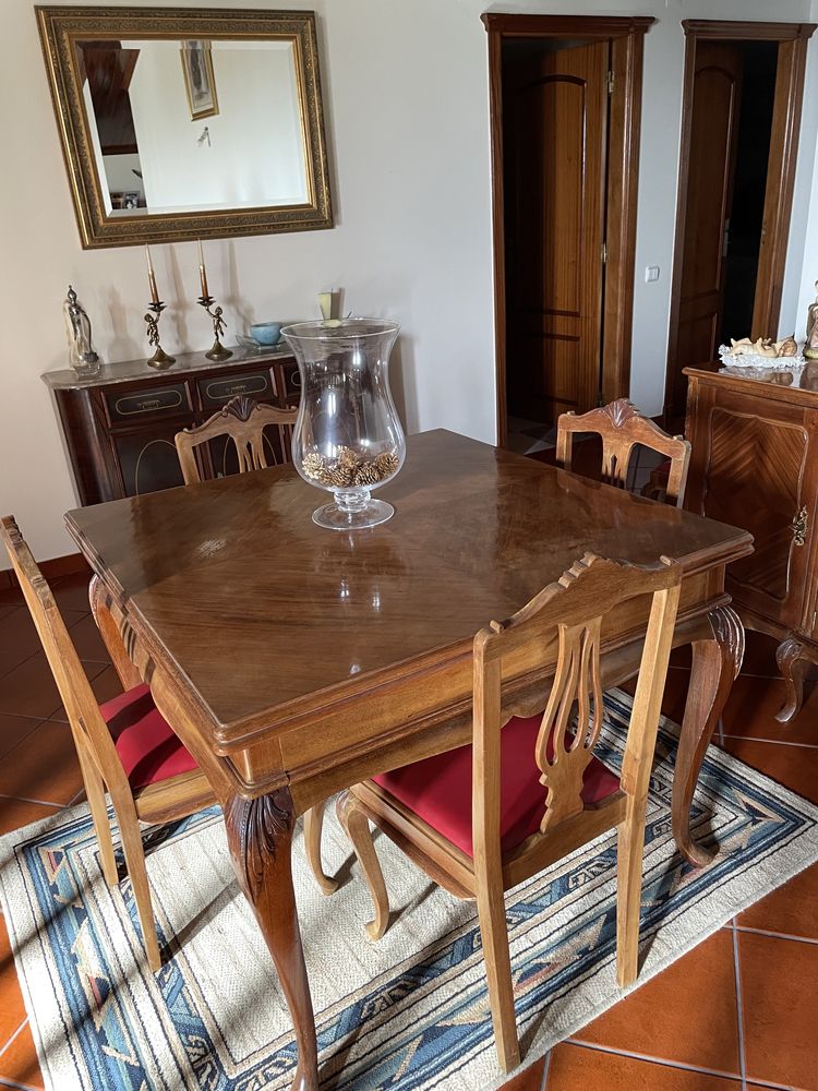 Conjunto mesa extensível + cadeiras