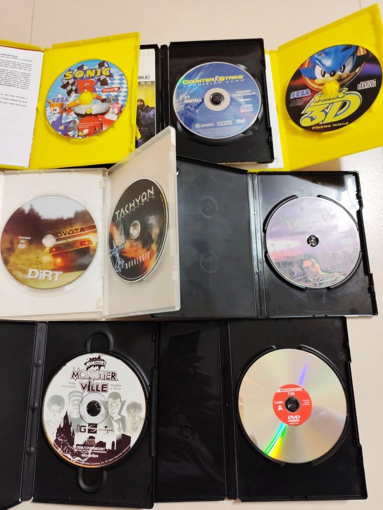 Lote de 8 jogos para PC (Sonic / Counter Strike)