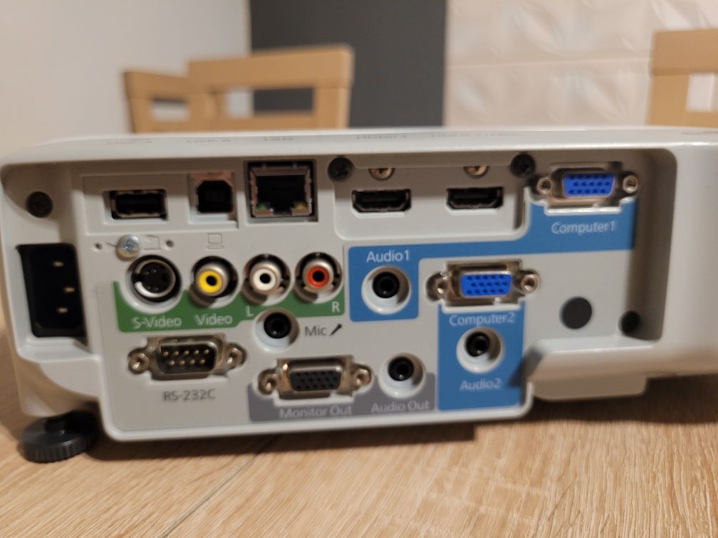 Projektor Epson.