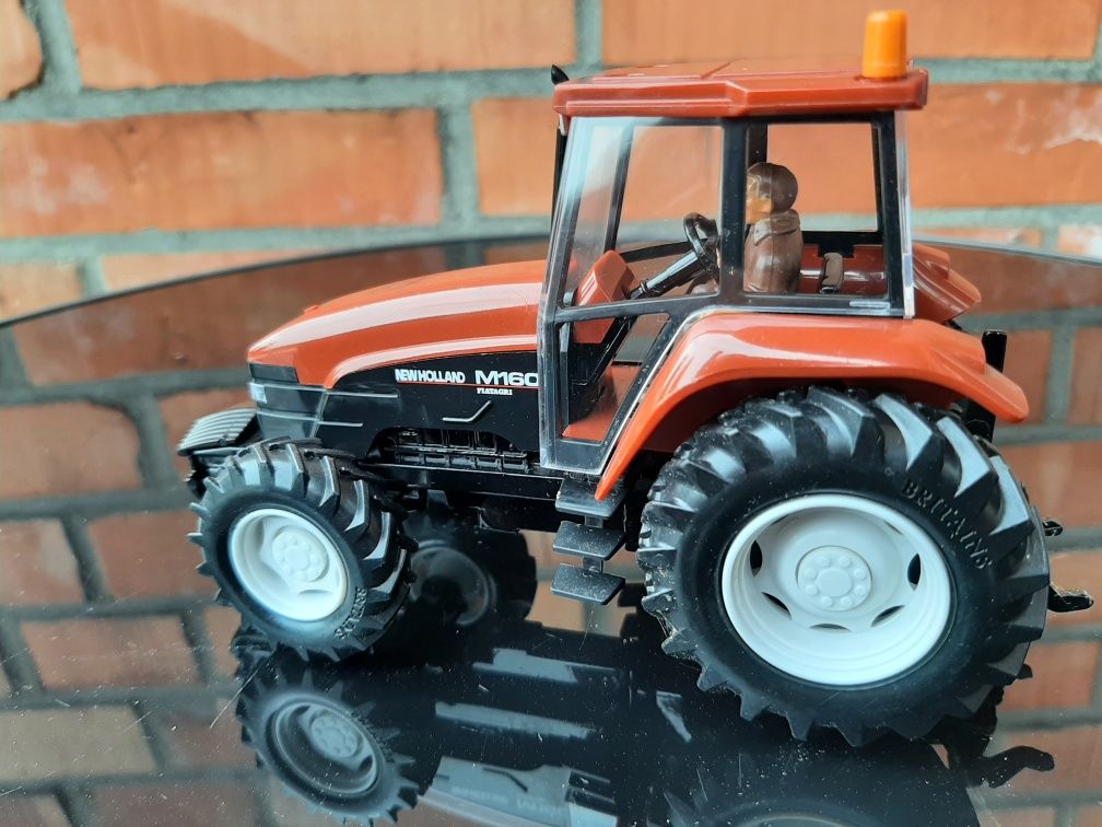 Britains traktor Fiatagri New Holland M160 1: 32